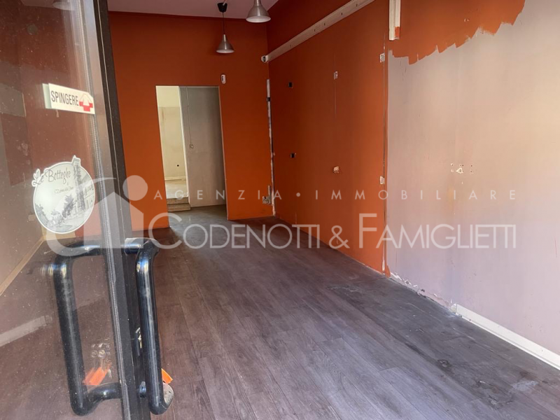 Immagine 2 di Negozio in vendita  in via Indipendenza, 80 a Brescia