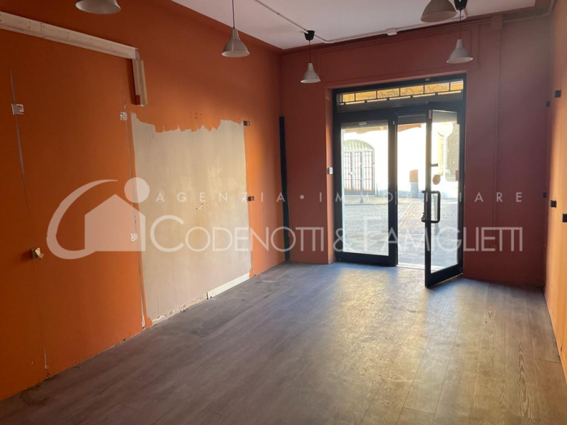 Immagine 3 di Negozio in vendita  in via Indipendenza, 80 a Brescia