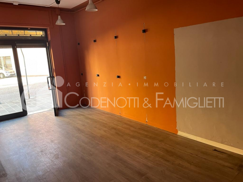 Immagine 4 di Negozio in vendita  in via Indipendenza, 80 a Brescia