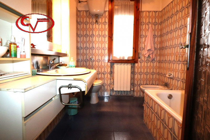 Immagine 11 di Appartamento in vendita  in via 24 maggio a Montevarchi