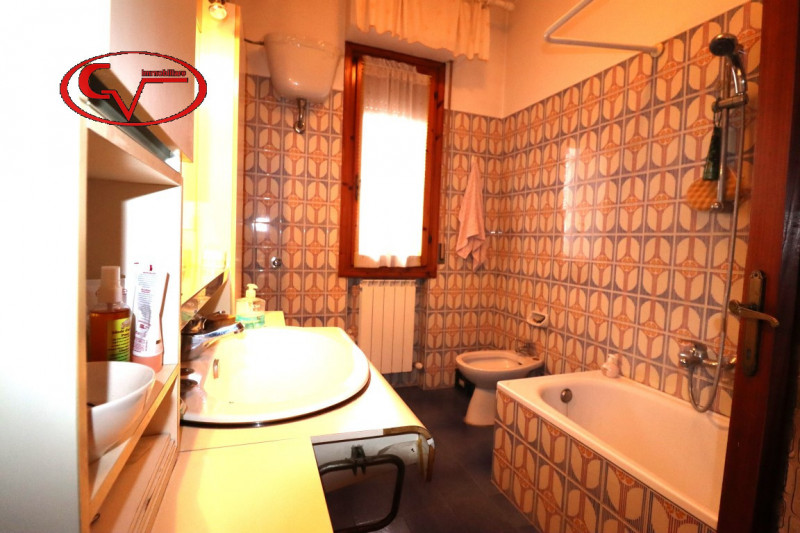 Immagine 12 di Appartamento in vendita  in via 24 maggio a Montevarchi