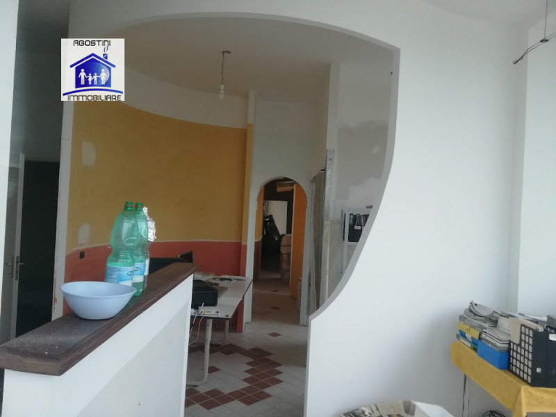 Immagine 2 di Ufficio in vendita  in Via del Commercio a Ascoli Piceno
