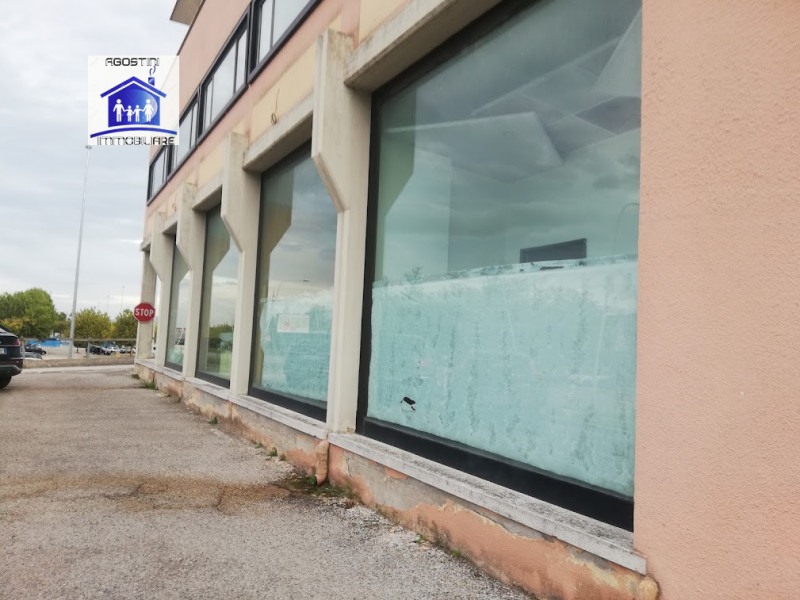 Immagine 5 di Ufficio in vendita  in Via del Commercio a Ascoli Piceno
