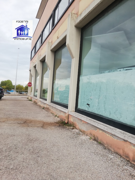 Immagine 6 di Ufficio in vendita  in Via del Commercio a Ascoli Piceno