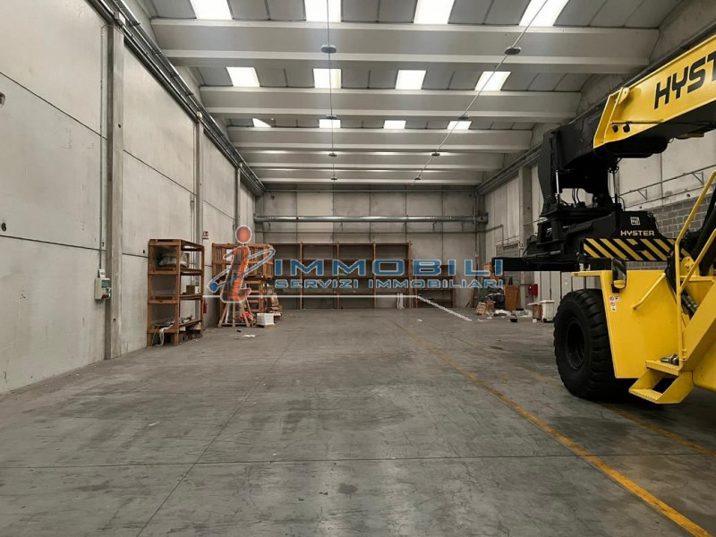 Immagine 8 di Laboratorio in vendita  in VIA CECHOV a San Giuliano Milanese