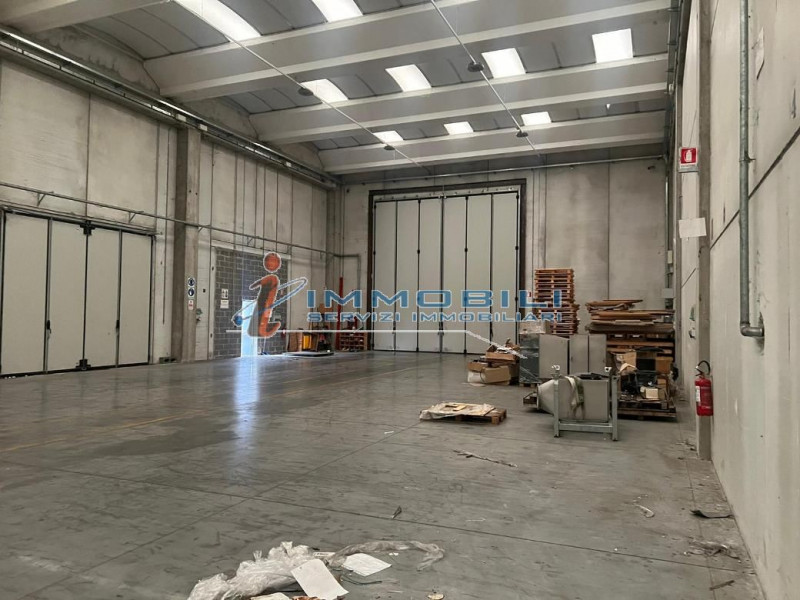 Immagine 11 di Laboratorio in vendita  in VIA CECHOV a San Giuliano Milanese