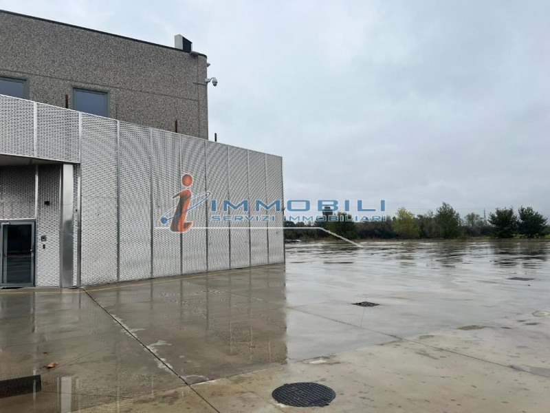 Immagine 17 di Laboratorio in vendita  in VIA CECHOV a San Giuliano Milanese