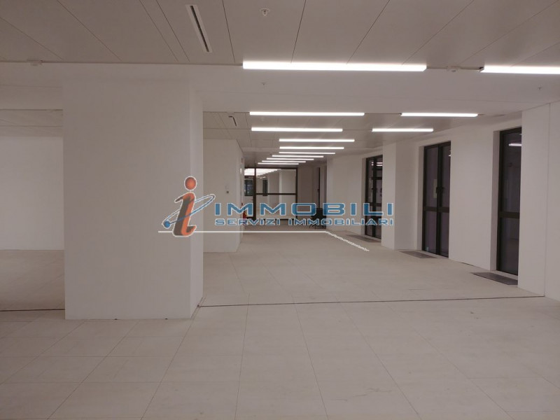 Immagine 8 di Ufficio in affitto  in CORSO VITTORIO EMANUELE II a Milano