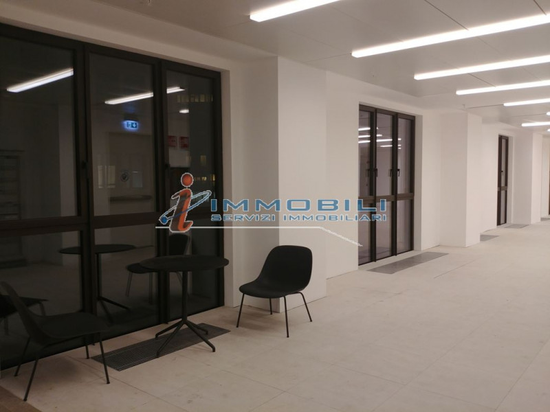 Immagine 12 di Ufficio in affitto  in CORSO VITTORIO EMANUELE II a Milano