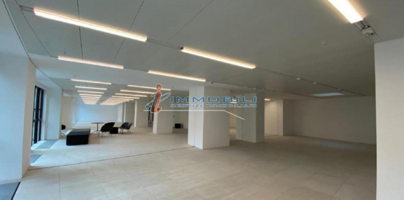 Immagine 21 di Ufficio in affitto  in CORSO VITTORIO EMANUELE II a Milano