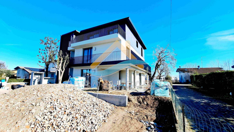 Immagine 1 di Appartamento in vendita  in Via G. Falcone 14 a Peschiera Del Garda