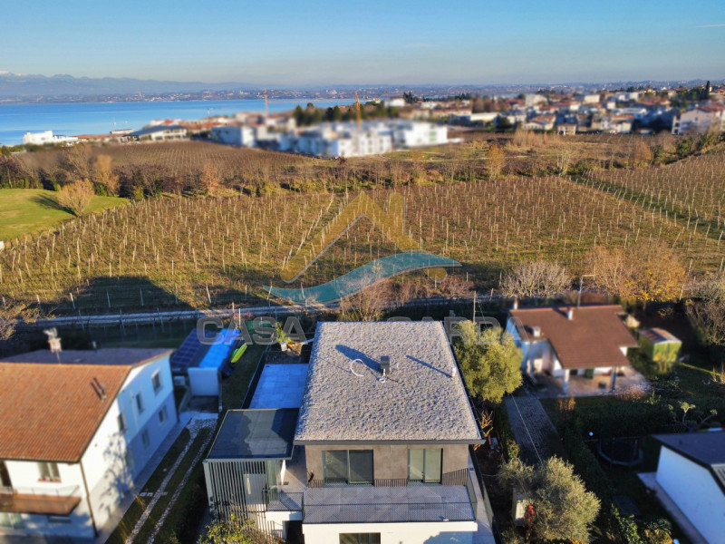 Immagine 2 di Appartamento in vendita  in Via G. Falcone 14 a Peschiera Del Garda