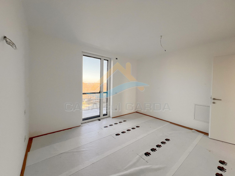 Immagine 4 di Appartamento in vendita  in Via G. Falcone 14 a Peschiera Del Garda