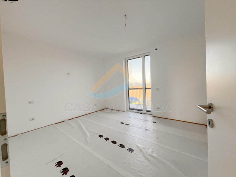 Immagine 7 di Appartamento in vendita  in Via G. Falcone 14 a Peschiera Del Garda