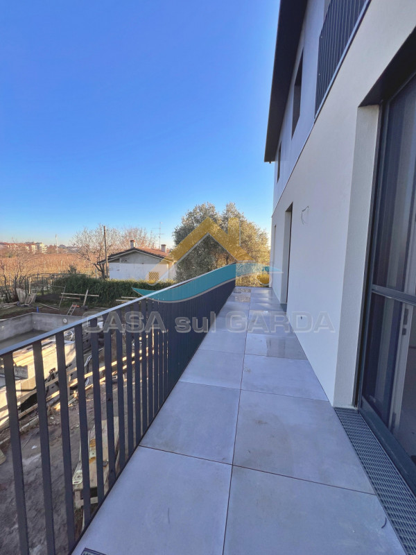 Immagine 17 di Appartamento in vendita  in Via G. Falcone 14 a Peschiera Del Garda