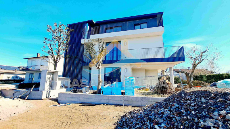 Immagine 23 di Appartamento in vendita  in Via G. Falcone 14 a Peschiera Del Garda