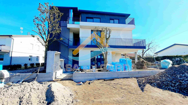 Immagine 26 di Appartamento in vendita  in Via G. Falcone 14 a Peschiera Del Garda