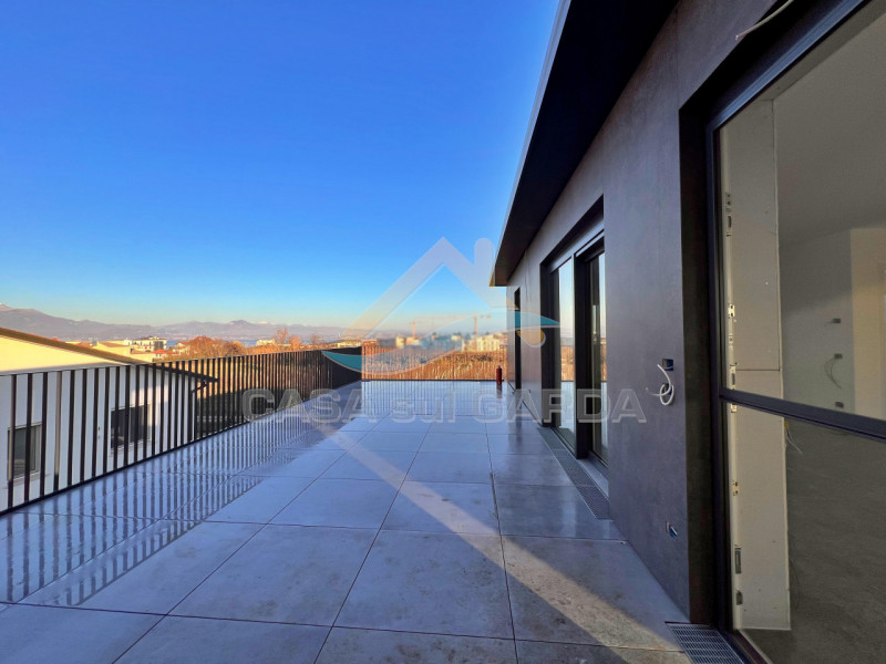 Immagine 4 di Attico in vendita  in Via G. Falcone 14 a Peschiera Del Garda