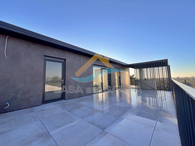 Immagine 5 di Attico in vendita  in Via G. Falcone 14 a Peschiera Del Garda