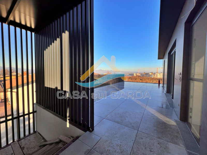 Immagine 6 di Attico in vendita  in Via G. Falcone 14 a Peschiera Del Garda