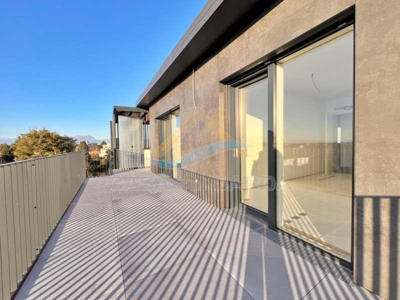 Immagine 7 di Attico in vendita  in Via G. Falcone 14 a Peschiera Del Garda