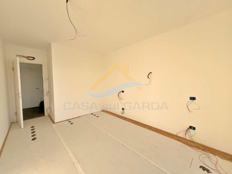 Immagine 14 di Attico in vendita  in Via G. Falcone 14 a Peschiera Del Garda