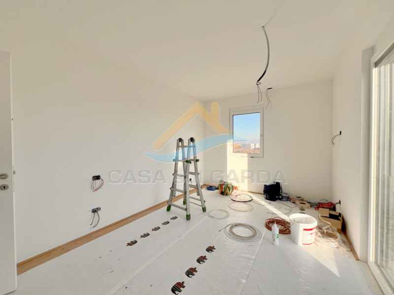 Immagine 16 di Attico in vendita  in Via G. Falcone 14 a Peschiera Del Garda