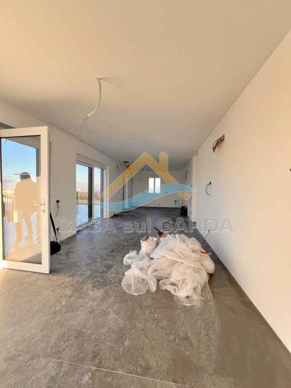 Immagine 19 di Attico in vendita  in Via G. Falcone 14 a Peschiera Del Garda