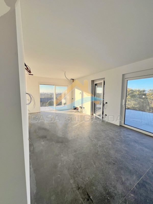 Immagine 21 di Attico in vendita  in Via G. Falcone 14 a Peschiera Del Garda