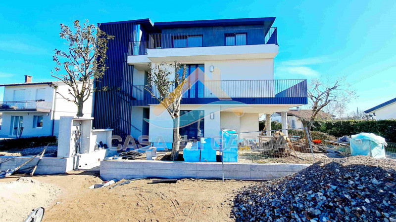 Immagine 24 di Attico in vendita  in Via G. Falcone 14 a Peschiera Del Garda