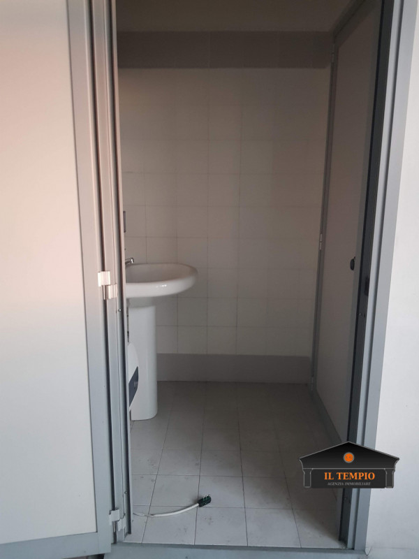 Immagine 10 di Capannone industriale in vendita  in VIA SAVIABONA a Vicenza