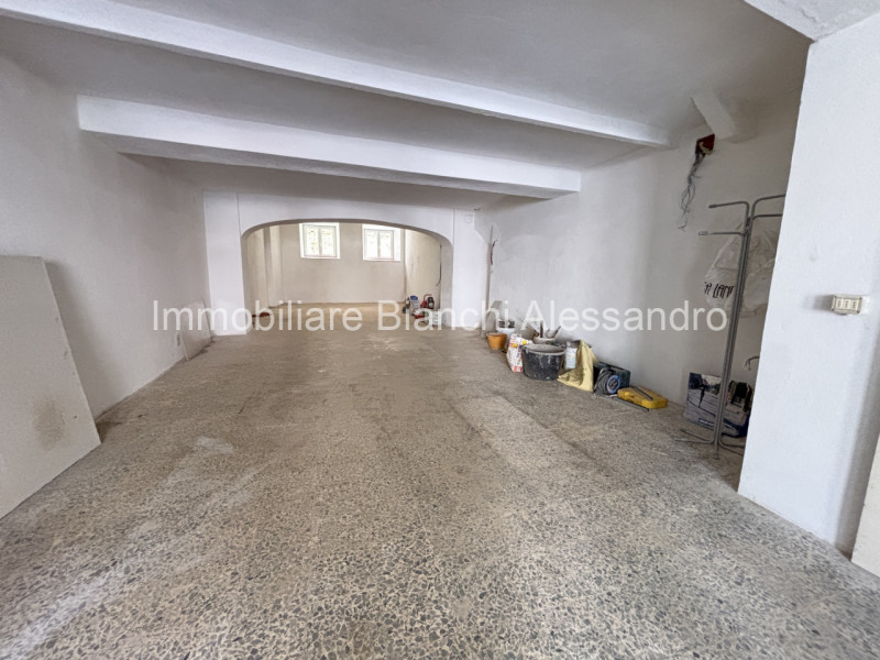 Immagine 5 di Negozio in affitto  in Via Roma a Bagno A Ripoli