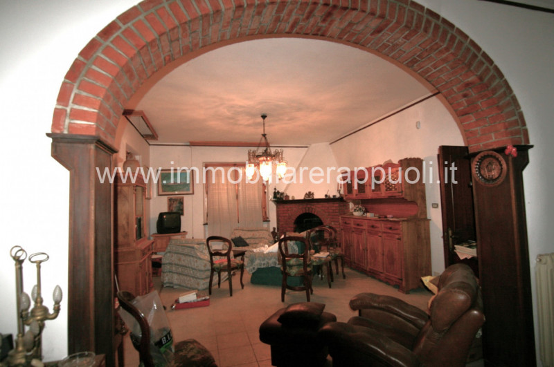 Immagine 4 di Casa indipendente in vendita  a Lucignano