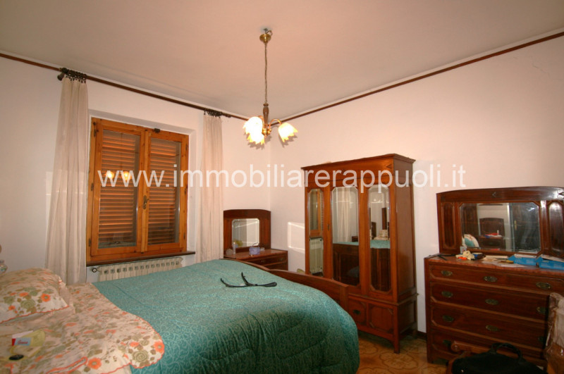 Immagine 7 di Casa indipendente in vendita  a Lucignano