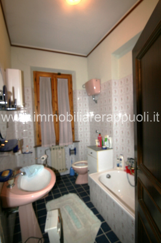 Immagine 9 di Casa indipendente in vendita  a Lucignano