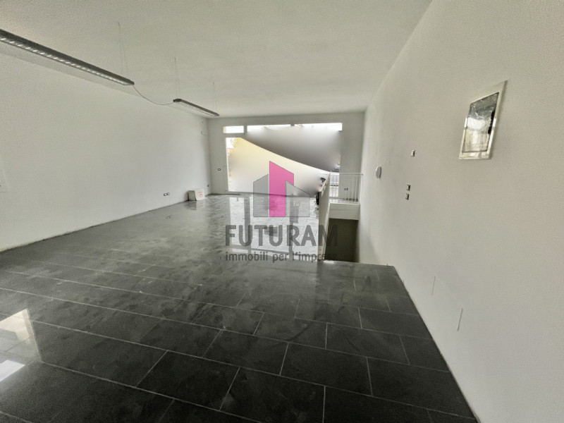 Immagine 4 di Negozio in affitto  in VIA ROMA a Caldogno