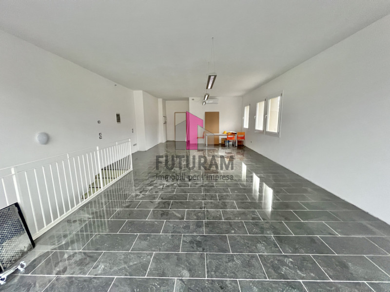 Immagine 6 di Negozio in affitto  in VIA ROMA a Caldogno