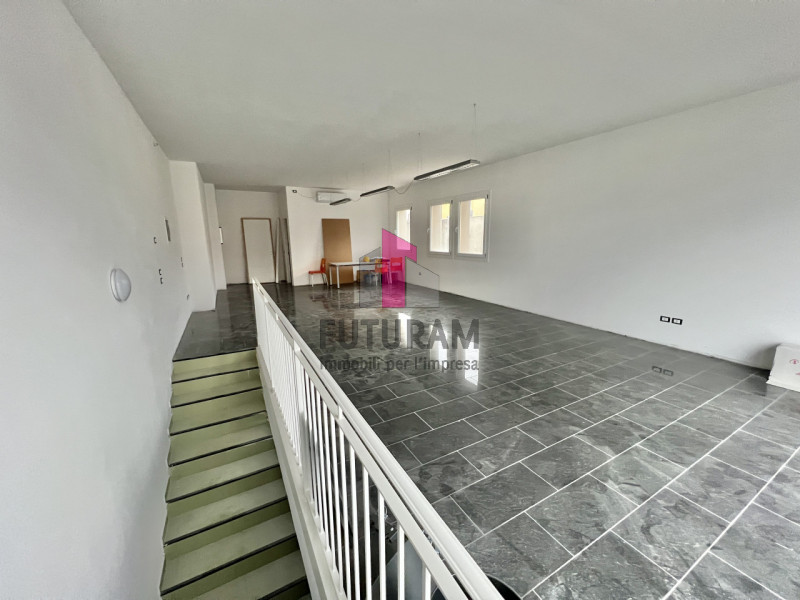 Immagine 7 di Negozio in affitto  in VIA ROMA a Caldogno