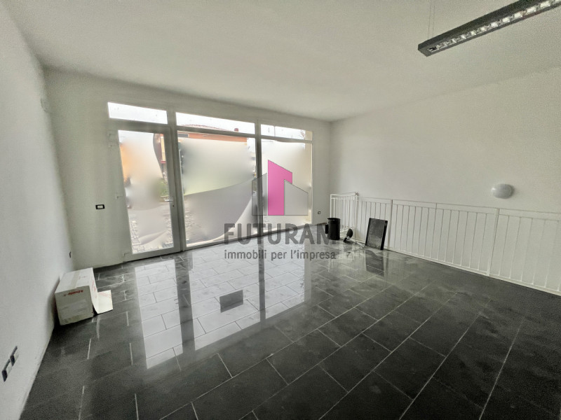 Immagine 10 di Negozio in affitto  in VIA ROMA a Caldogno