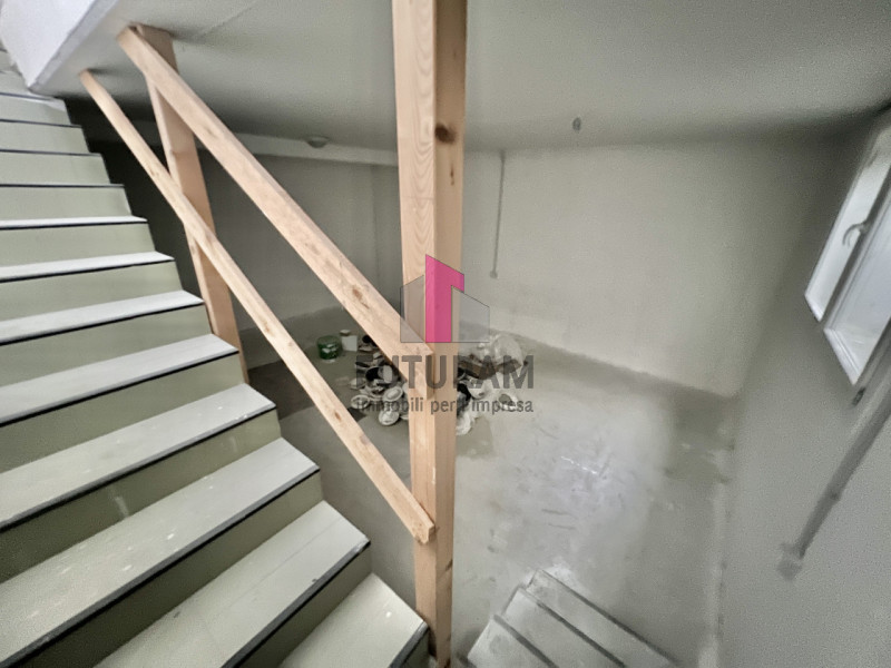 Immagine 15 di Negozio in affitto  in VIA ROMA a Caldogno