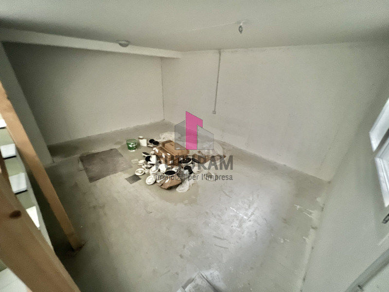 Immagine 16 di Negozio in affitto  in VIA ROMA a Caldogno