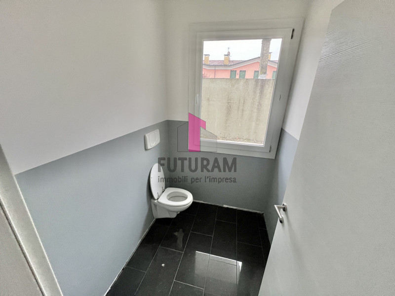 Immagine 18 di Negozio in affitto  in VIA ROMA a Caldogno