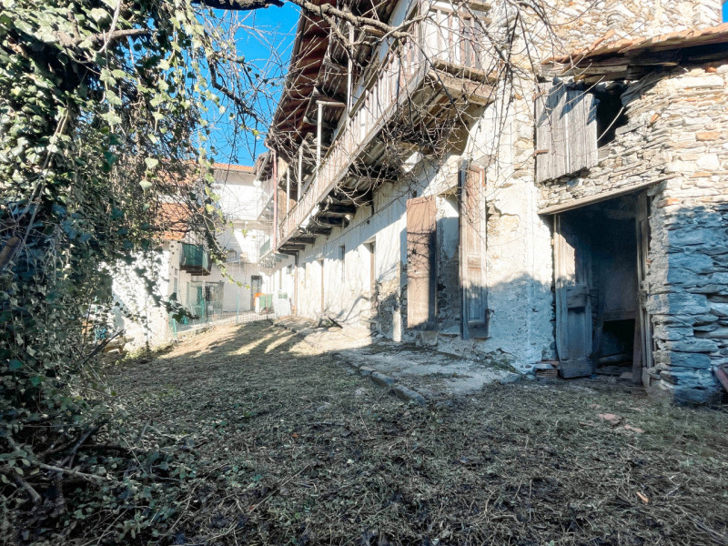 Immagine 3 di Rustico / casale in vendita  in via castello 8 a Gignese