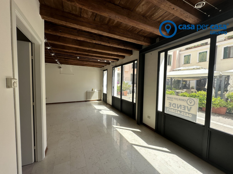 Immagine 2 di Negozio in vendita  in Corte Cappa D'Oro a Rovigo