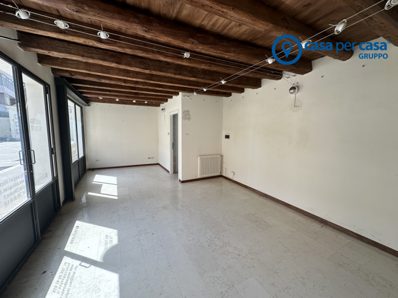 Immagine 3 di Negozio in vendita  in Corte Cappa D'Oro a Rovigo