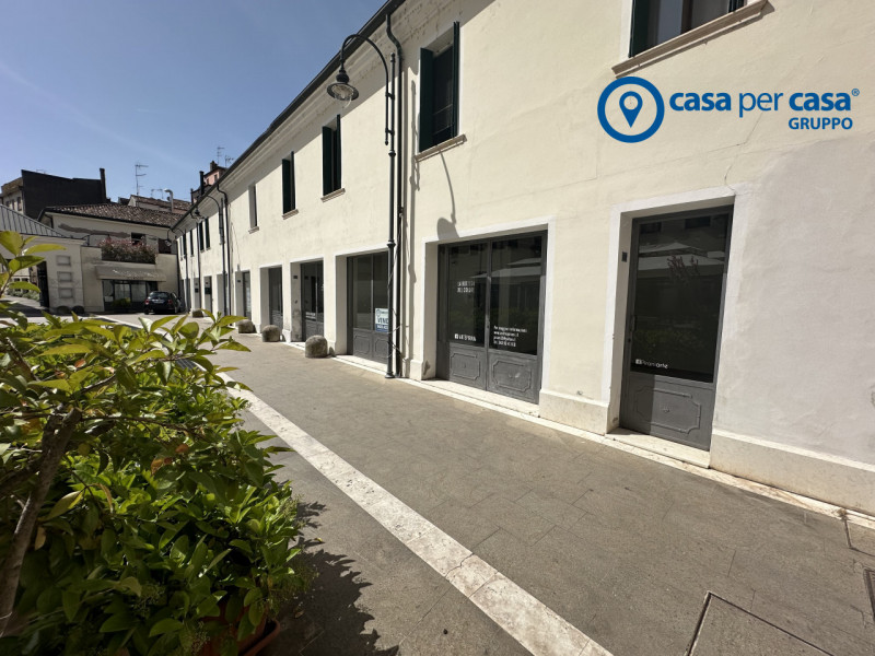 Immagine 4 di Negozio in vendita  in Corte Cappa D'Oro a Rovigo