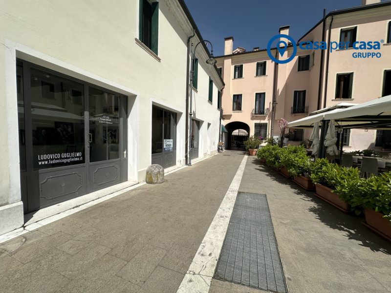 Immagine 9 di Negozio in vendita  in Corte Cappa D'Oro a Rovigo