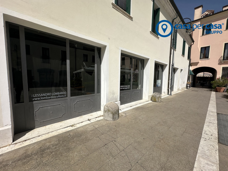 Immagine 14 di Negozio in vendita  in Corte Cappa D'Oro a Rovigo