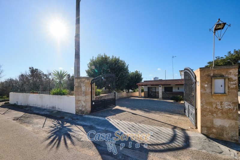 Immagine 2 di Villa in vendita  in SP360 a Taurisano