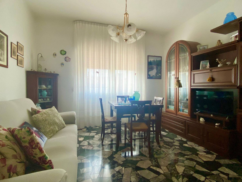 Immagine 2 di Palazzo in vendita  in STRADA DEL CAVALCAVIA a Vicenza